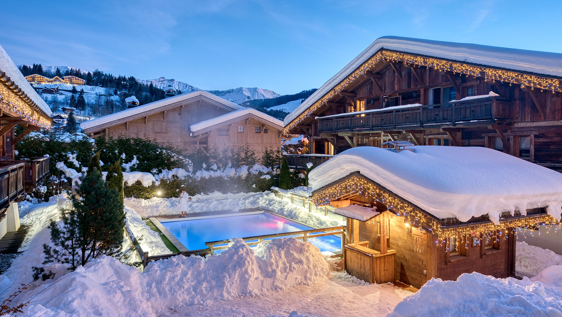 Les Loges Blanches 4 étoiles à Megève avec piscine, terrasses et vue montagne