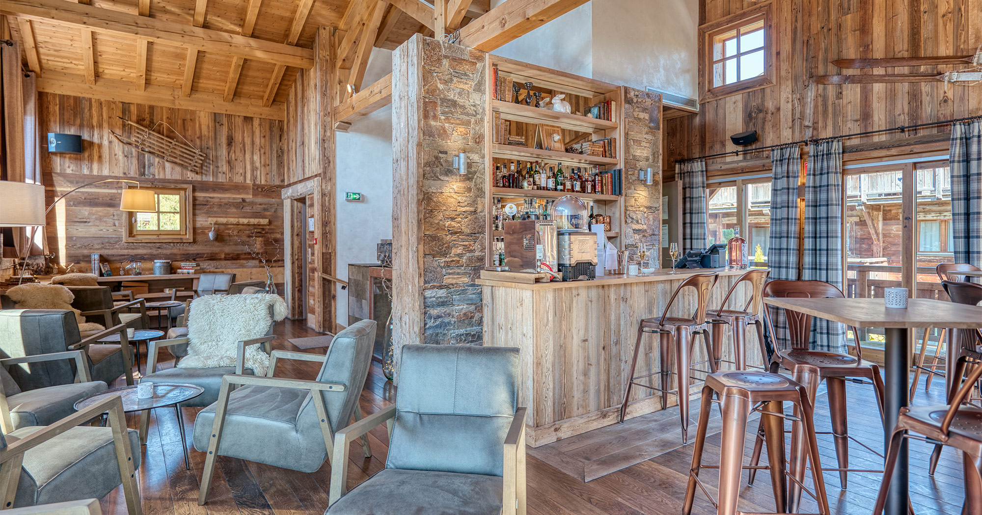 Le Bar des Cochers à Megève Les Loges Blanches 4 étoiles