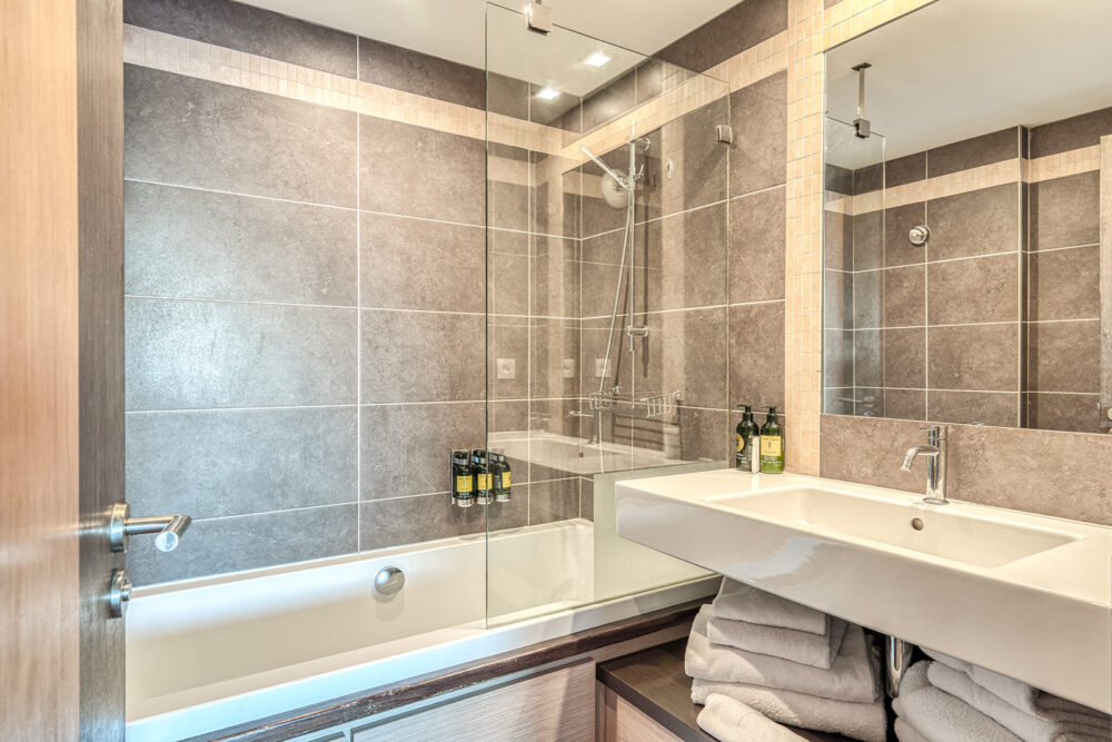 Salle de bain de la Suite Megève Les Loges Blanches 4 étoiles