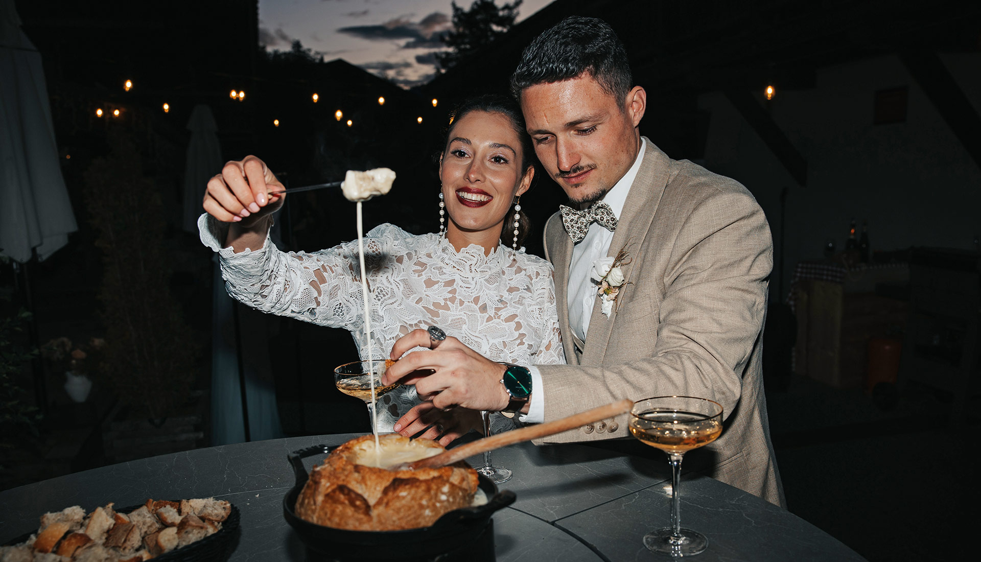 Mariages et spécialités savoyardes en terrasse aux Loges Blanches 4* à Megève