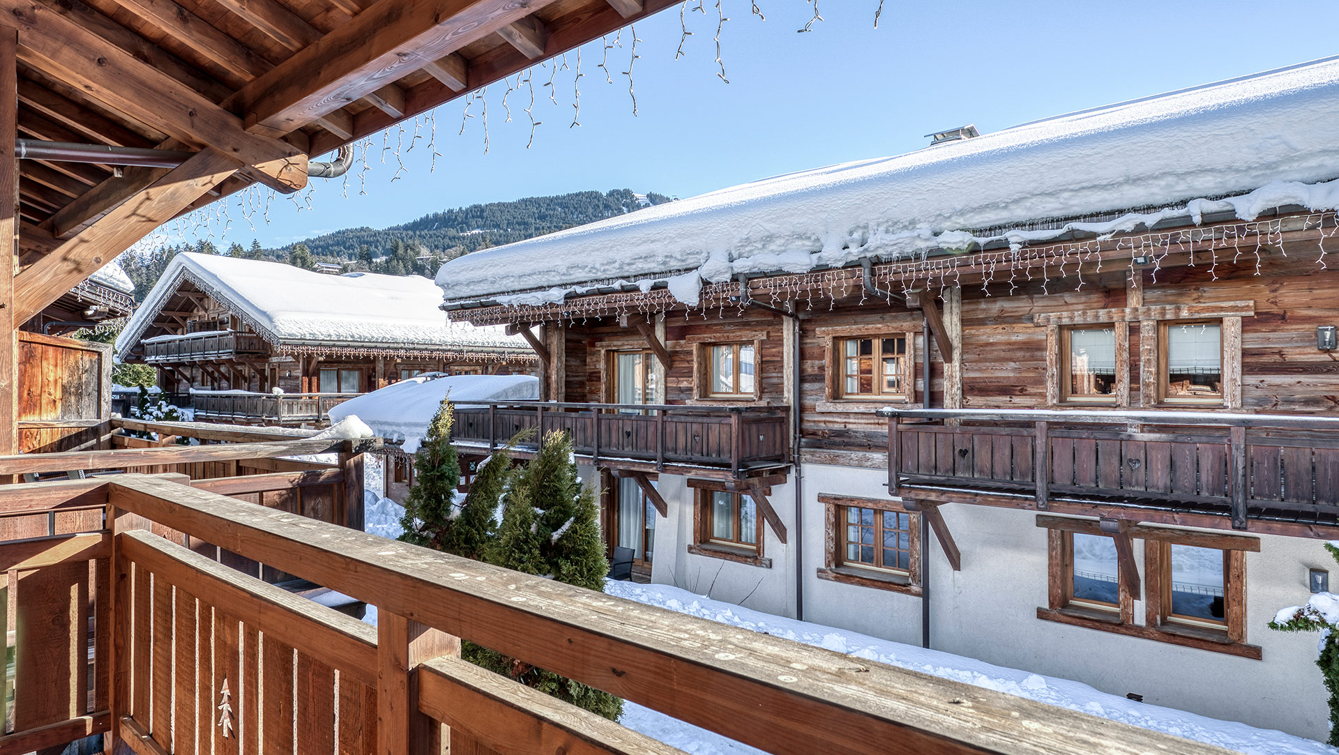 Les terrasses et balcons des Loges Blanches 4 étoiles à Megève