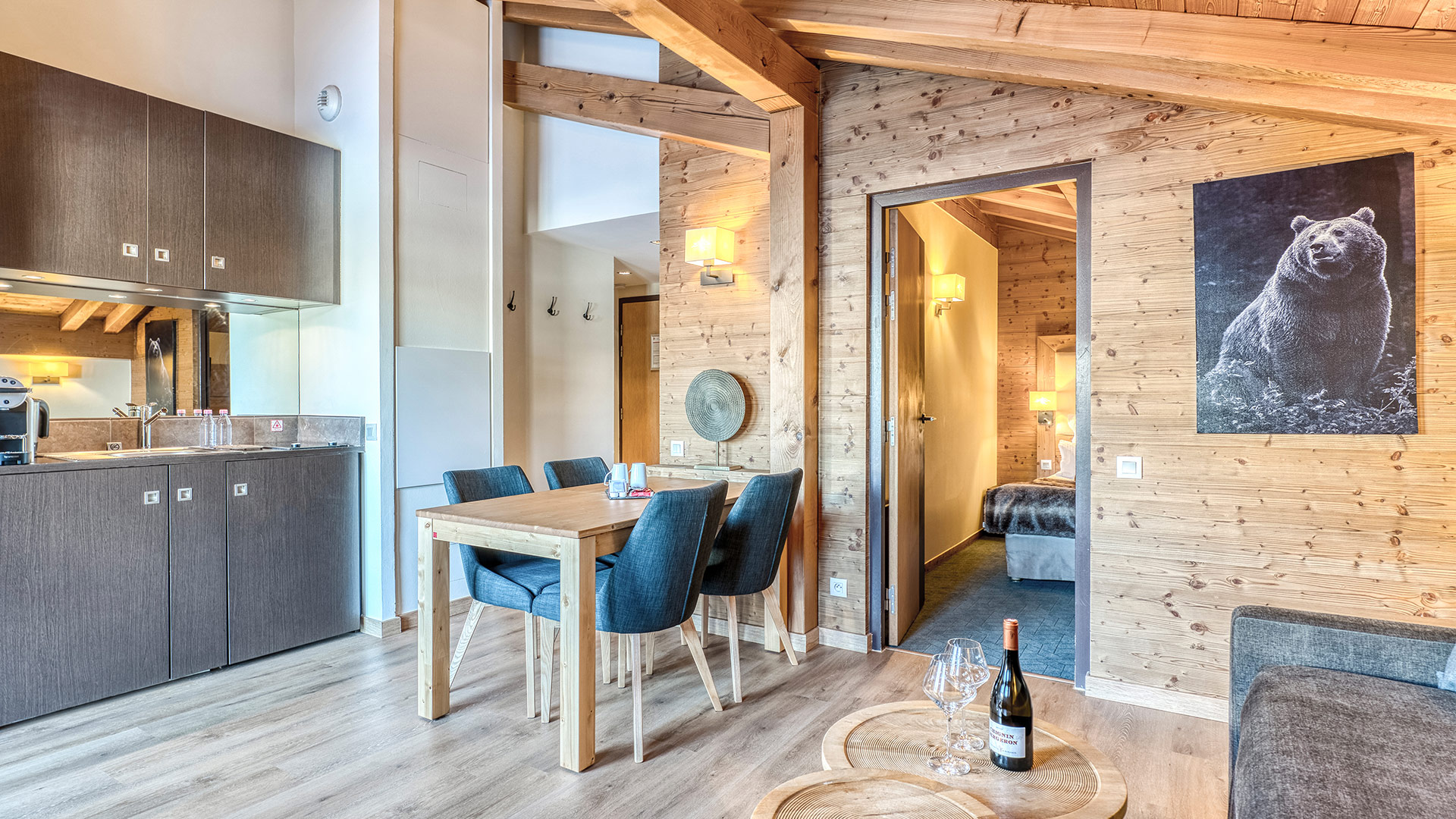 Les Loges Blanches 4 étoiles à Megève your 4-star stay in Megève salon, séjour, salle à manger, terrasse, balcon